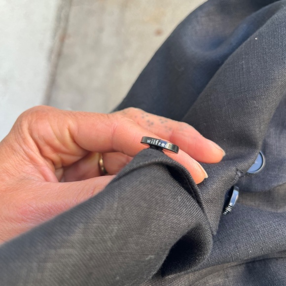 Aritzia 100 linen vest NWOT size 0 black pacino deniro top sleeveless summer xs - Picture 10 of 11